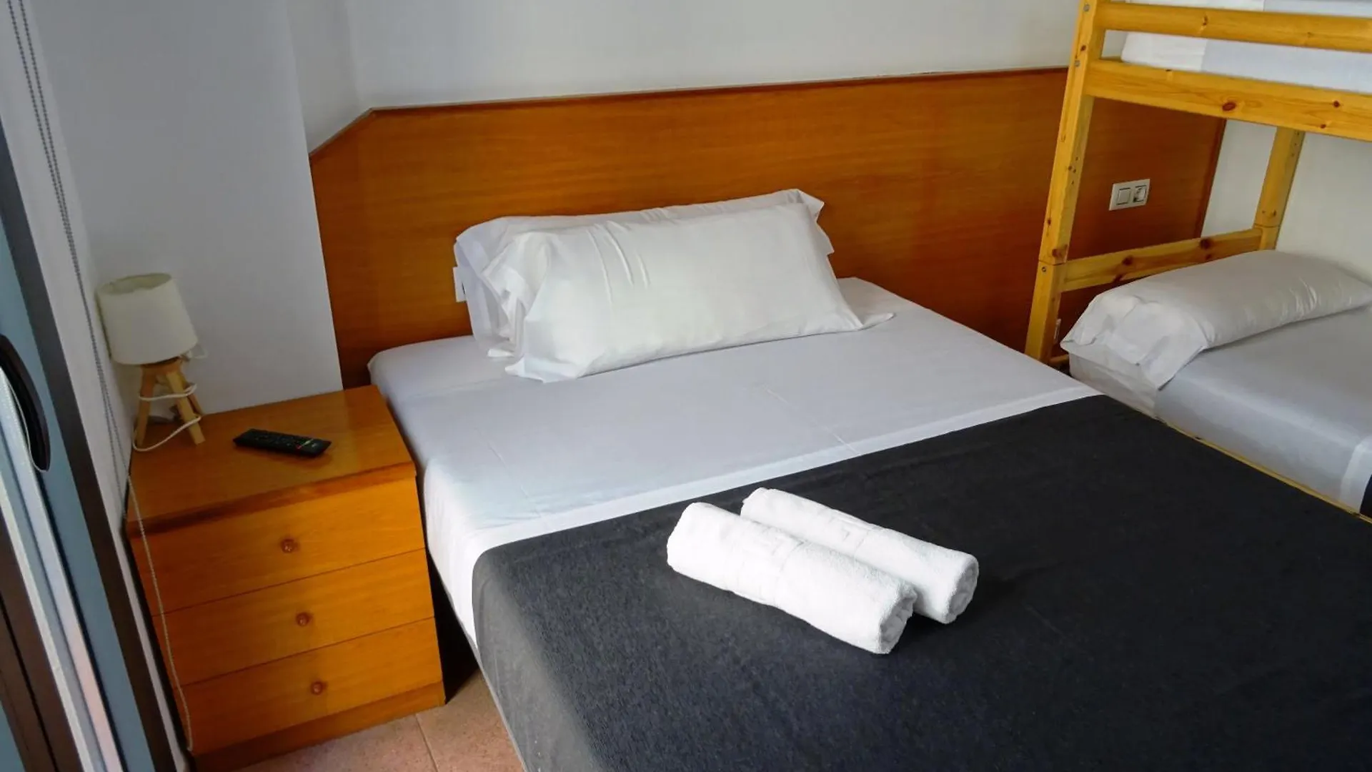 Center Plaza Figueres Apartment