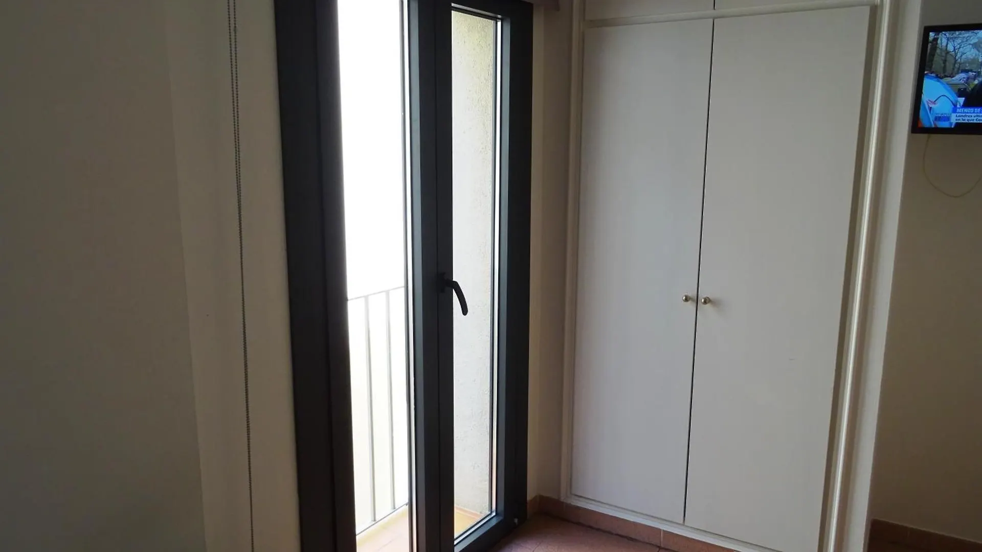Center Plaza Figueres Apartment