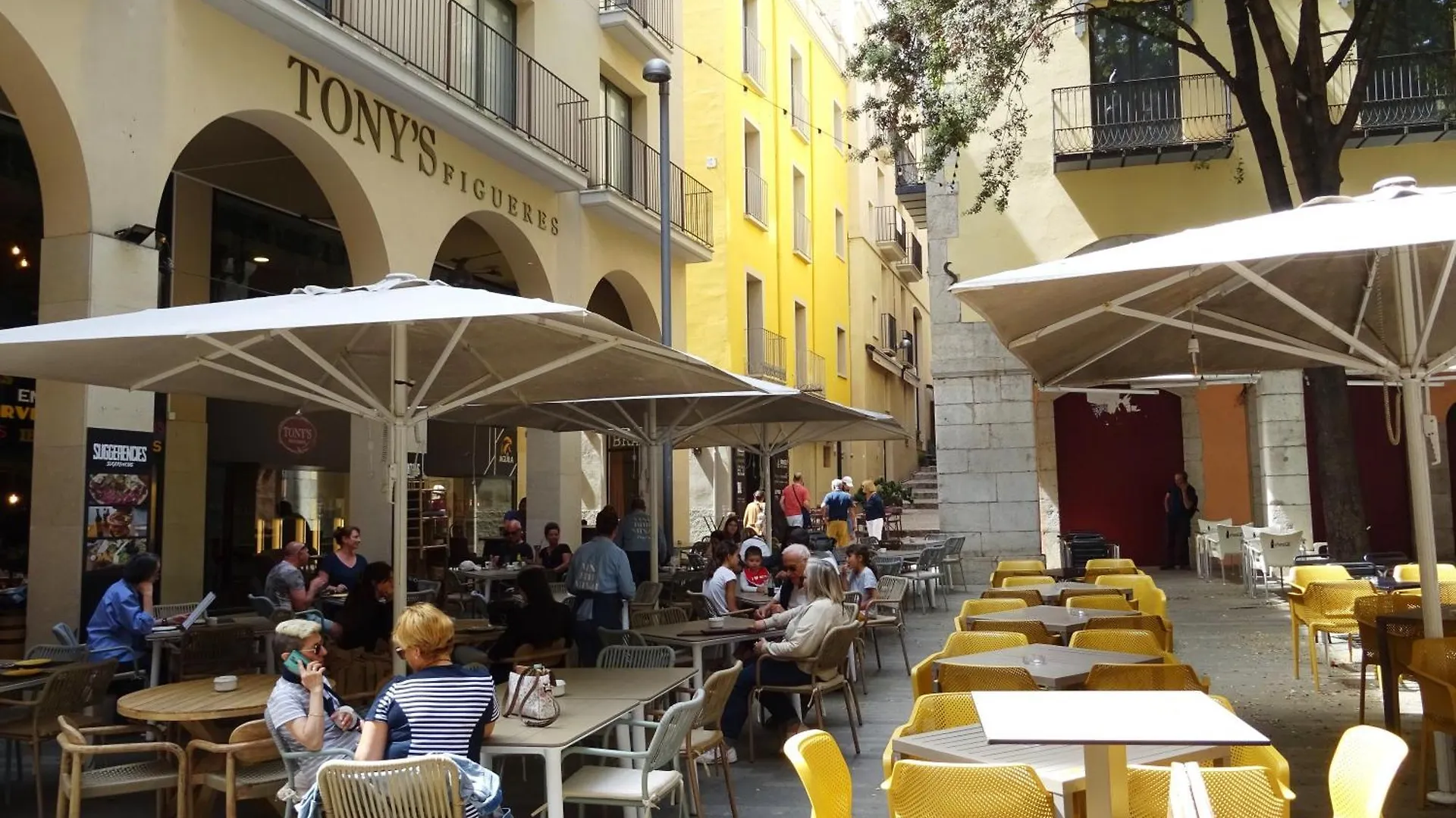 Center Plaza Figueres location
