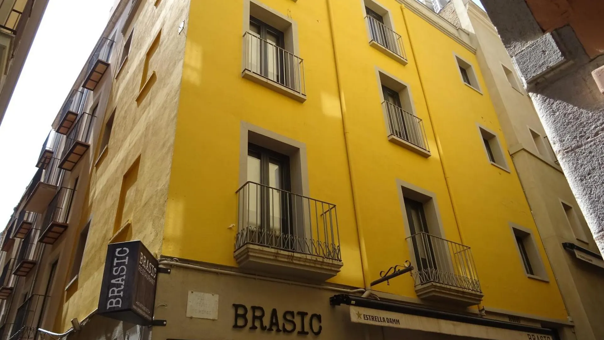 Center Plaza Figueres Apartment