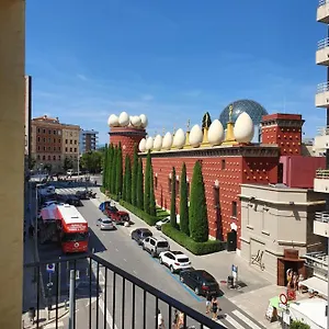 Enfrente Del Museo Dali Appartement