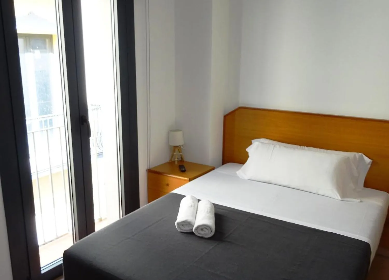 Center Plaza Figueres Apartment